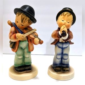 Two Hummel Ceramic Figurines Flute Player And Fiddle Player Vintage 1960-72